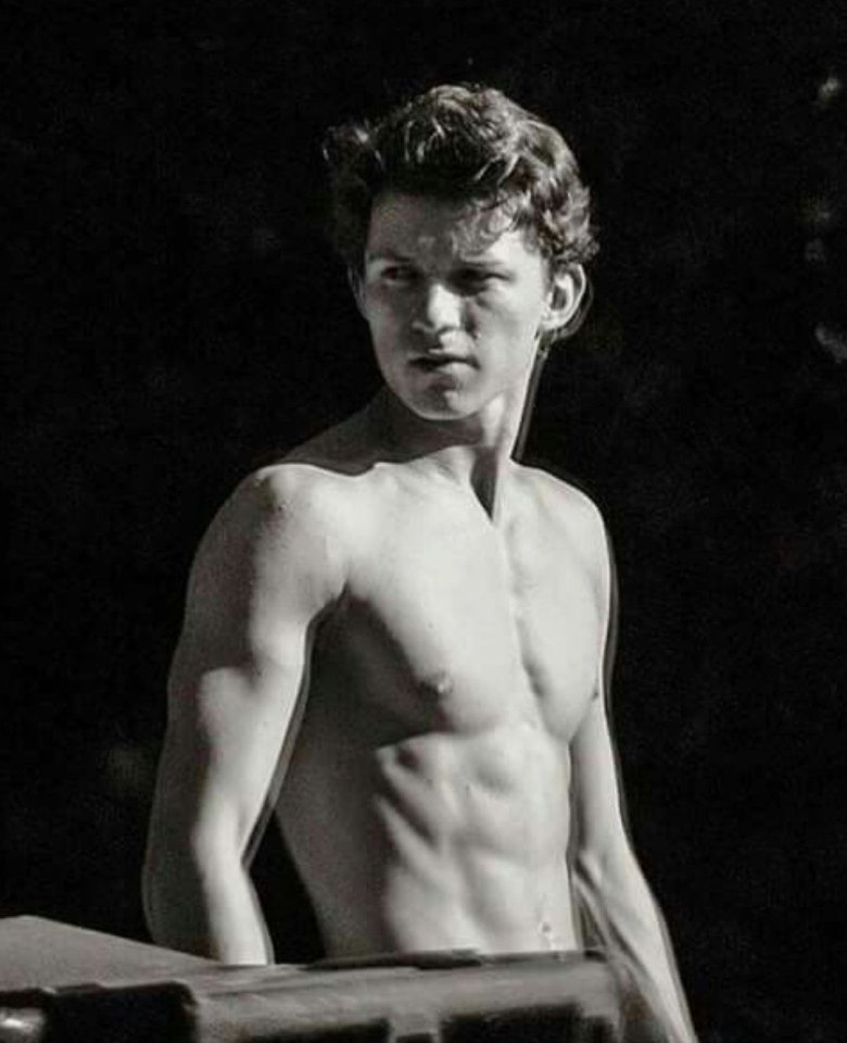 Tom Holland: Age, Family, Bio, Photos 60+