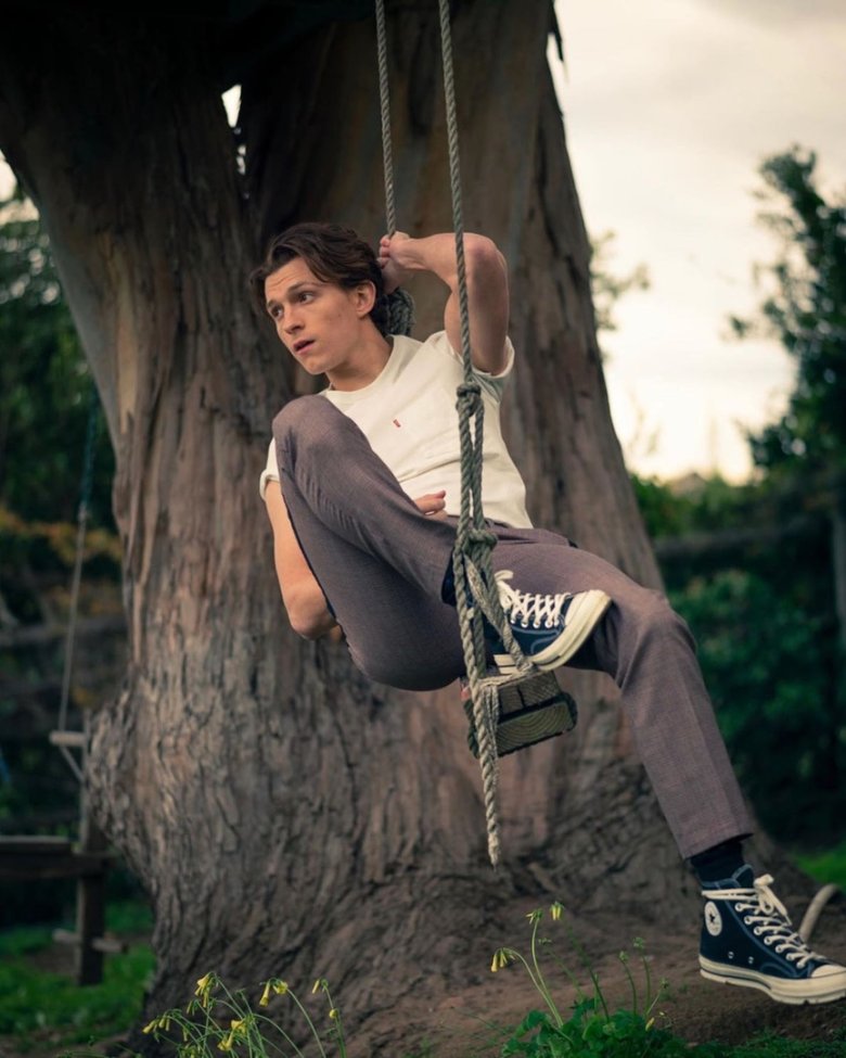 Tom Holland: Age, Family, Bio, Photos 60+