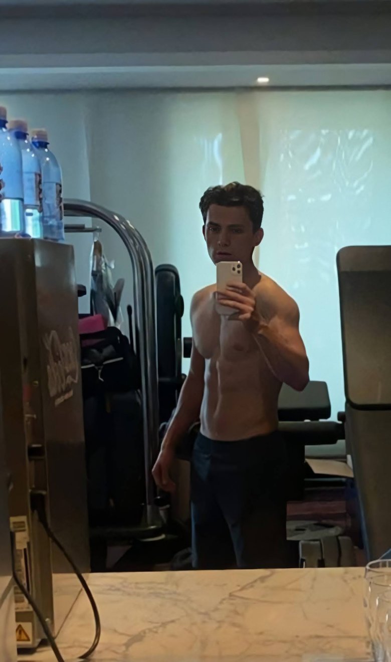 Tom Holland: Age, Family, Bio, Photos 60+