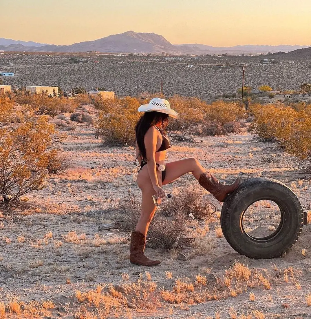 See Adelaine Morin Like Never Before: Sizzling Desert Shoot in Joshua Tree Turns Heads!