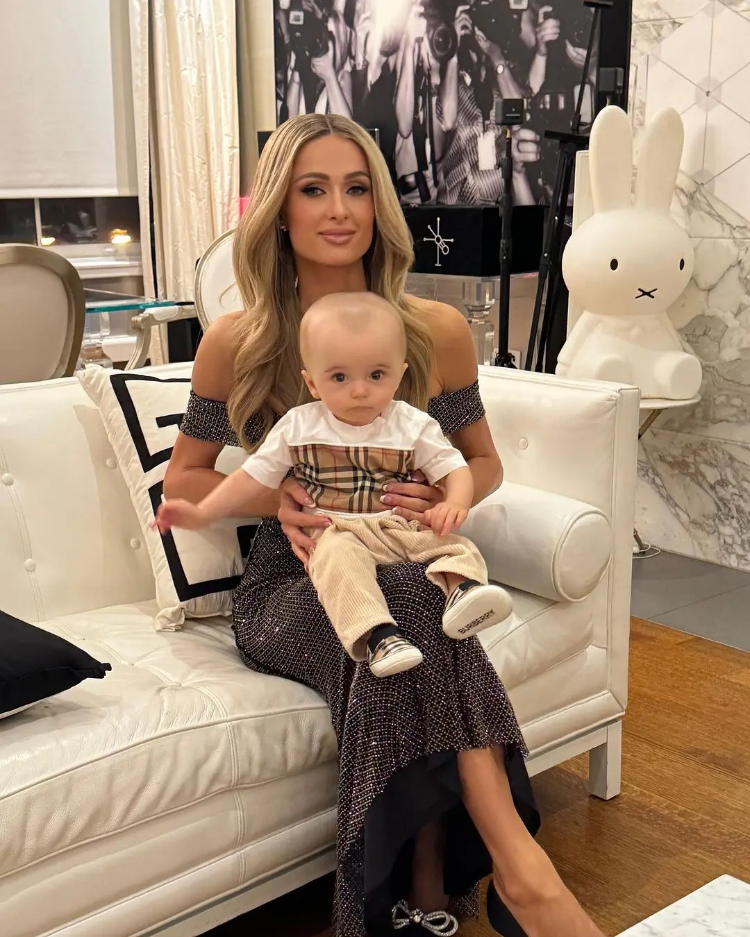 Exposed: Paris Hilton's Car Seat Mishap Raises Eyebrows and Safety Concerns!