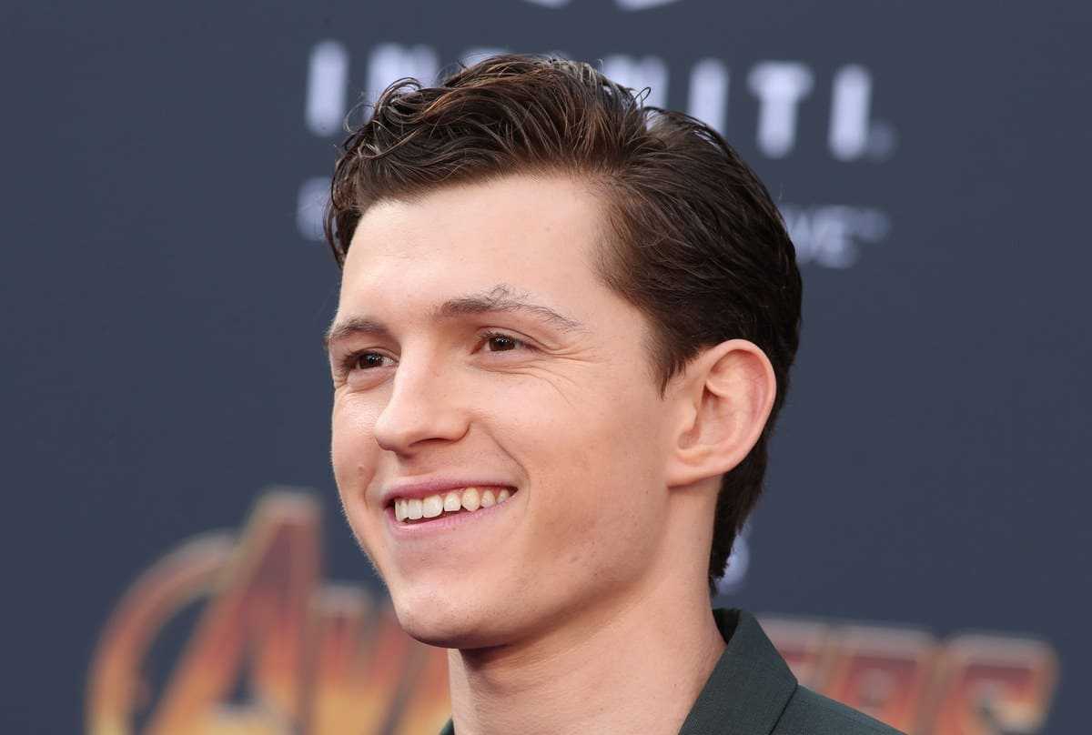 Tom Holland: Age, Family, Bio, Photos 60+