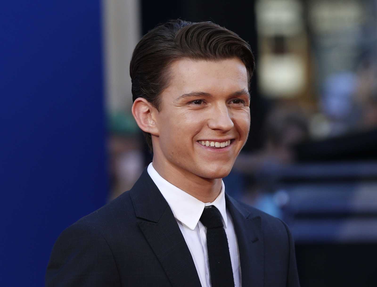 Tom Holland: Age, Family, Bio, Photos 60+