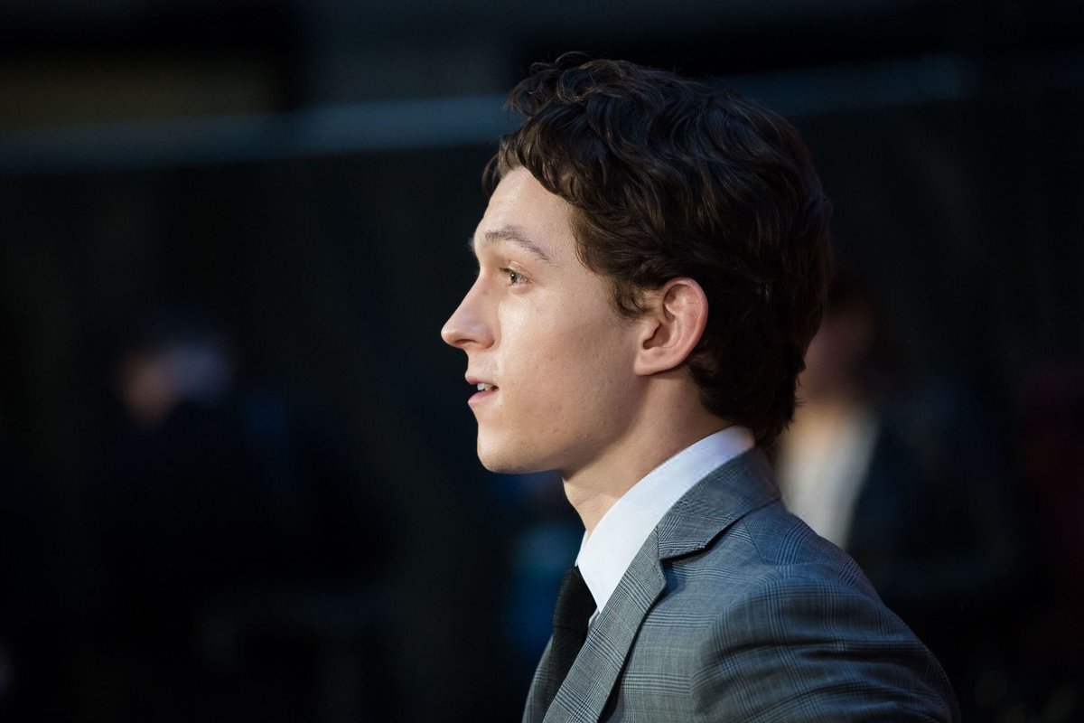 Tom Holland: Age, Family, Bio, Photos 60+