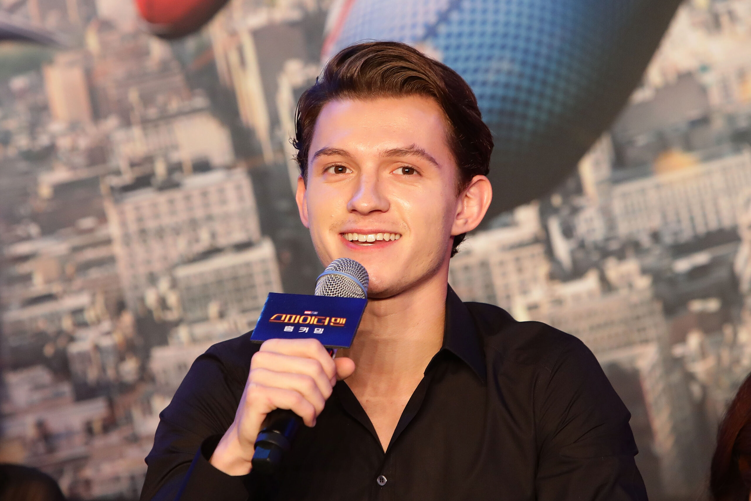 Tom Holland: Age, Family, Bio, Photos 60+