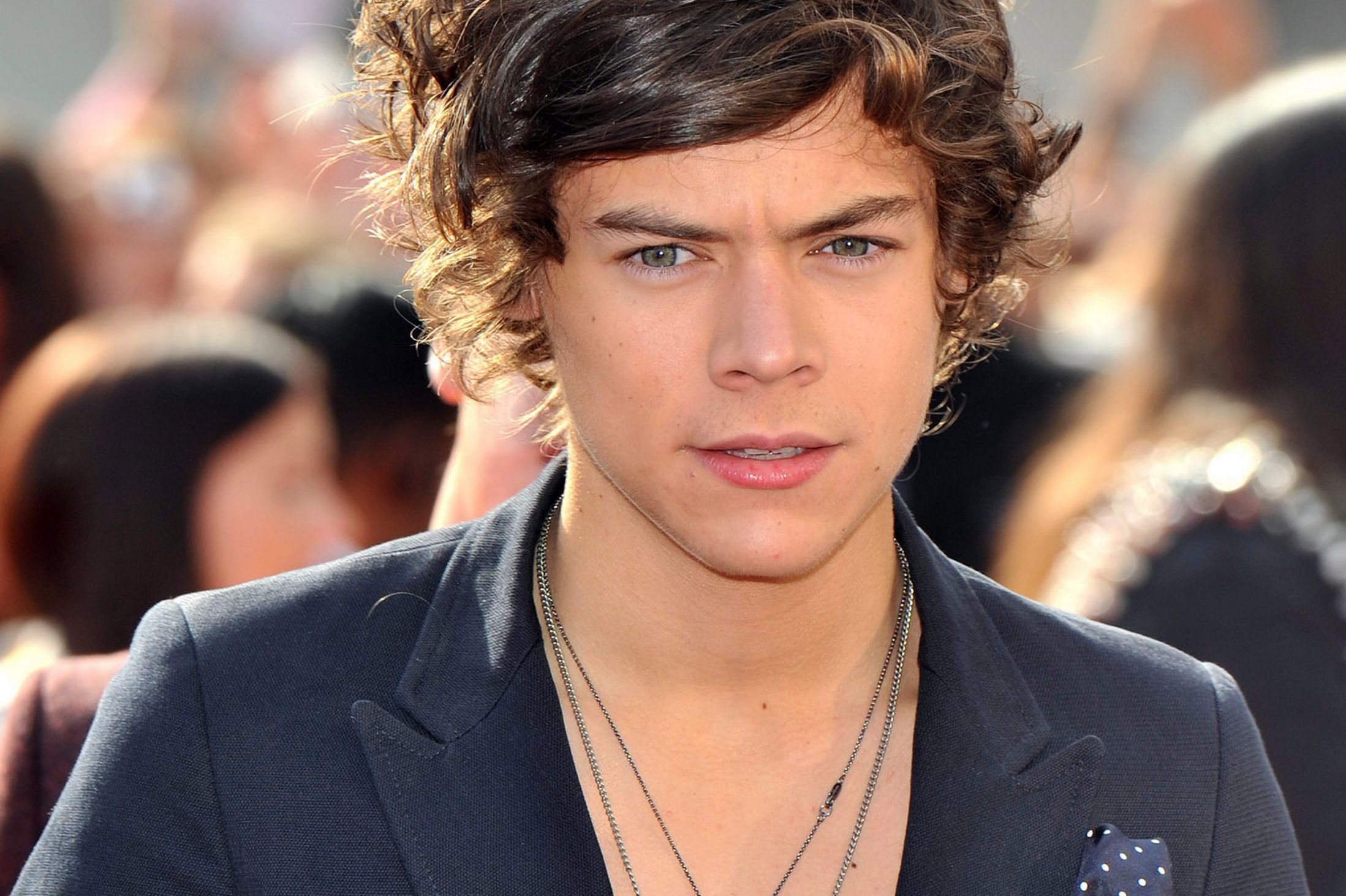 40+ Harry Styles Photos: Age, Family, Bio