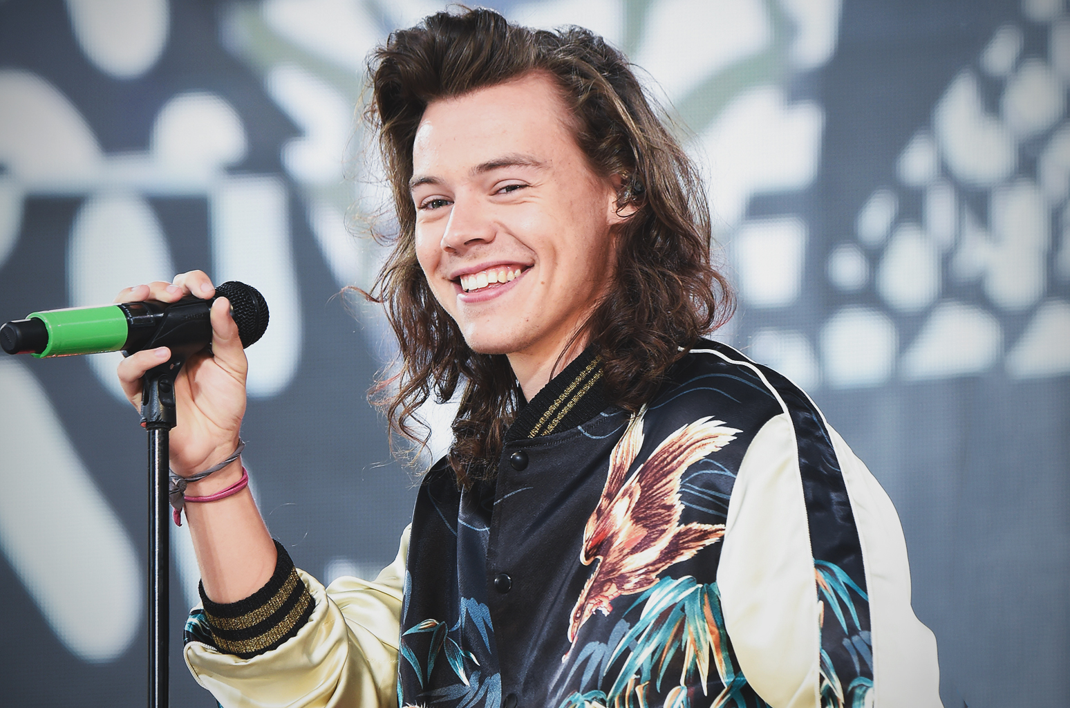 40+ Harry Styles Photos: Age, Family, Bio