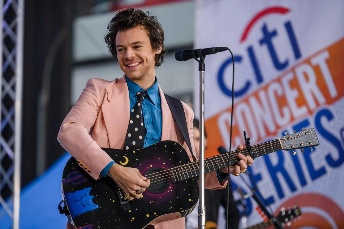 40+ Harry Styles Photos: Age, Family, Bio