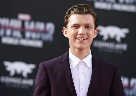 Tom Holland: Age, Family, Bio, Photos 60+