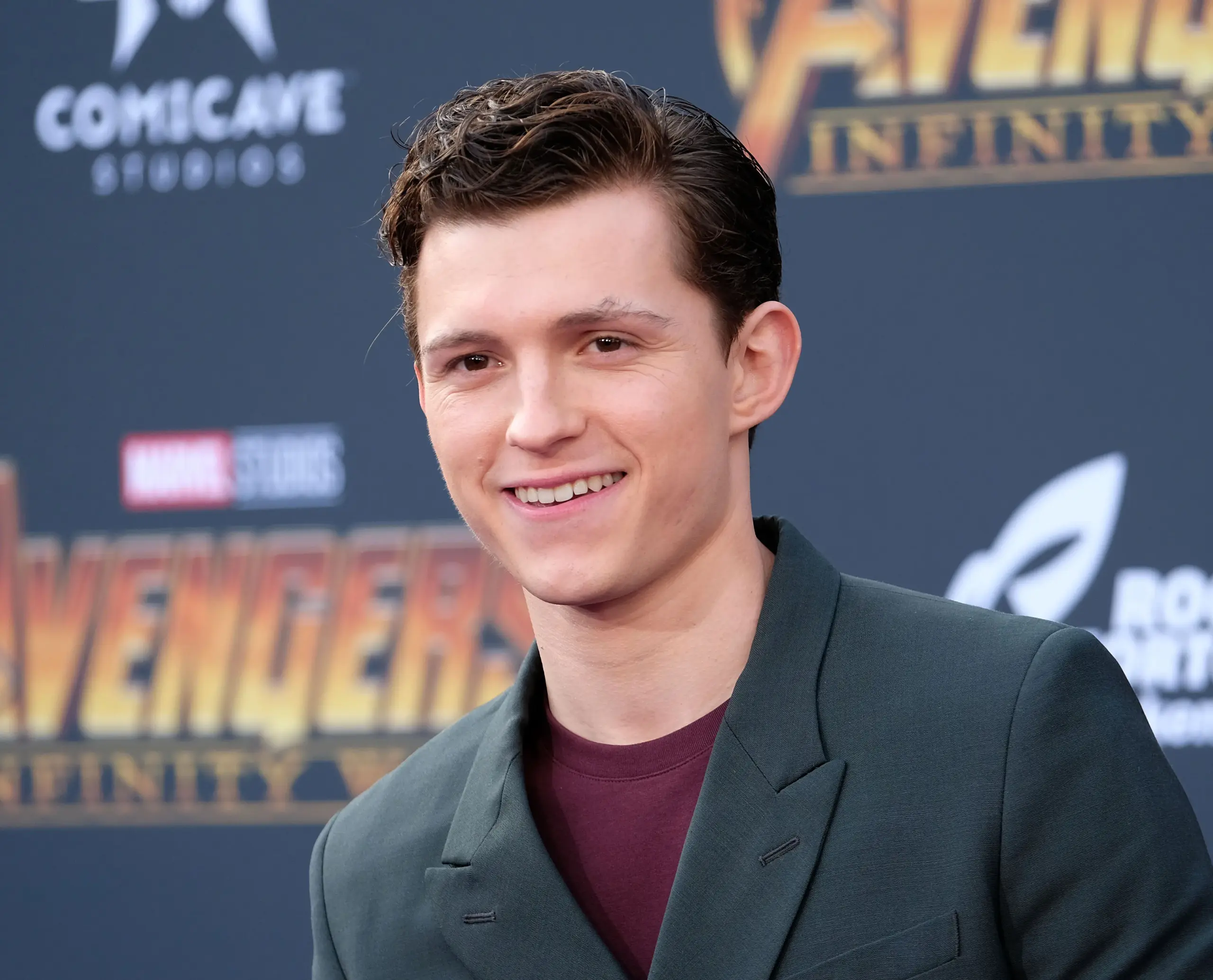 Tom Holland: Age, Family, Bio, Photos 60+