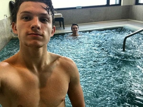 Tom Holland: Age, Family, Bio, Photos 60+