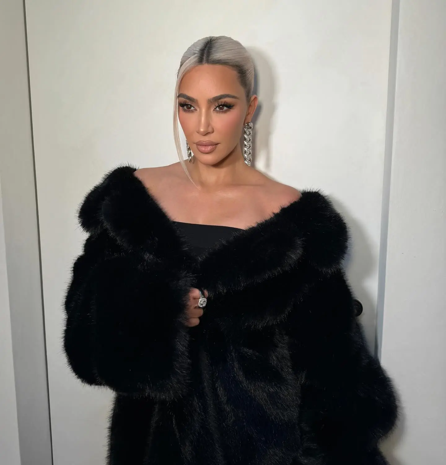 Unflappable Kim: Kardashian's Stoic Roast Performance Sparks Buzz!