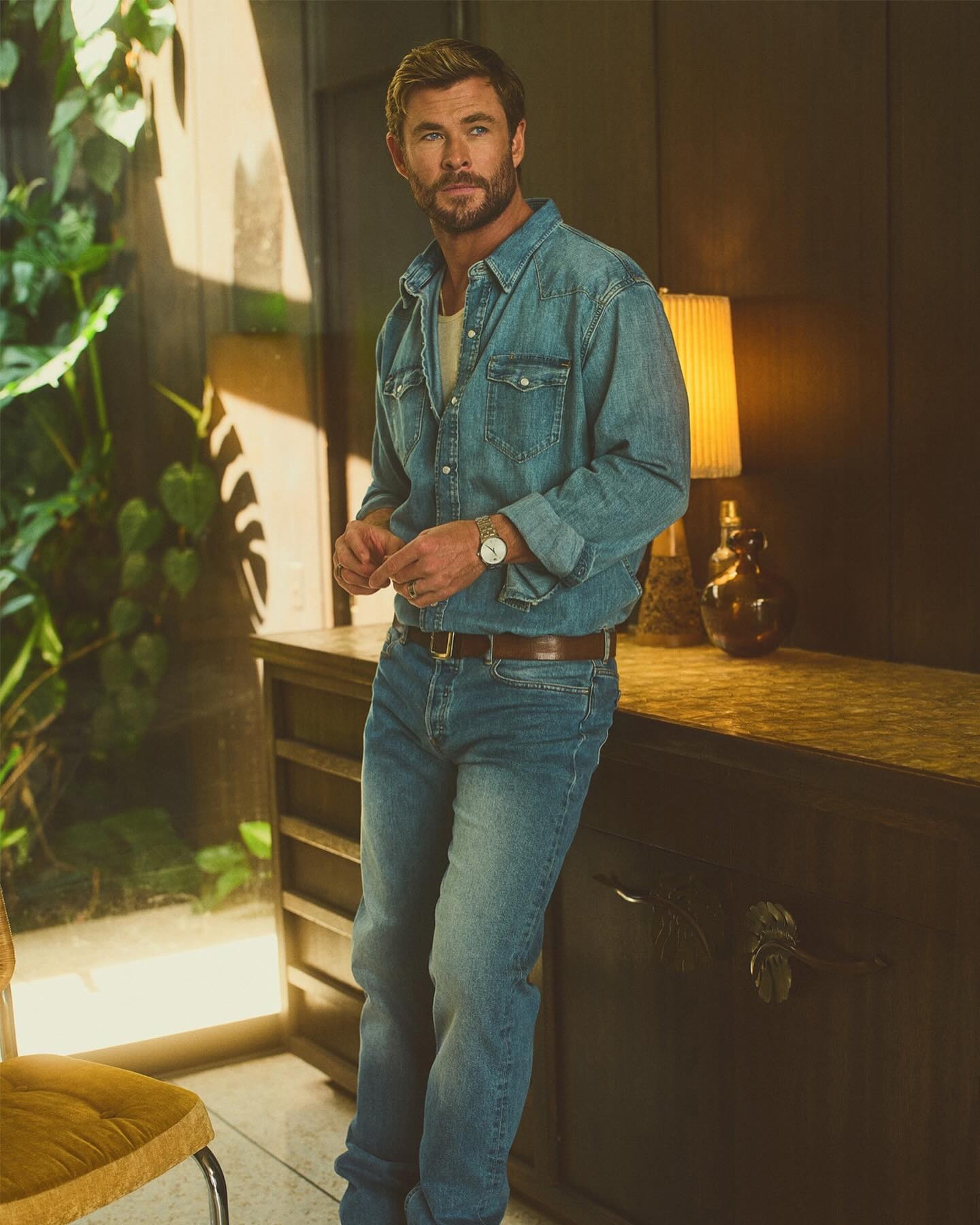 Chris Hemsworth Age, Family, Bio, Photos 70+